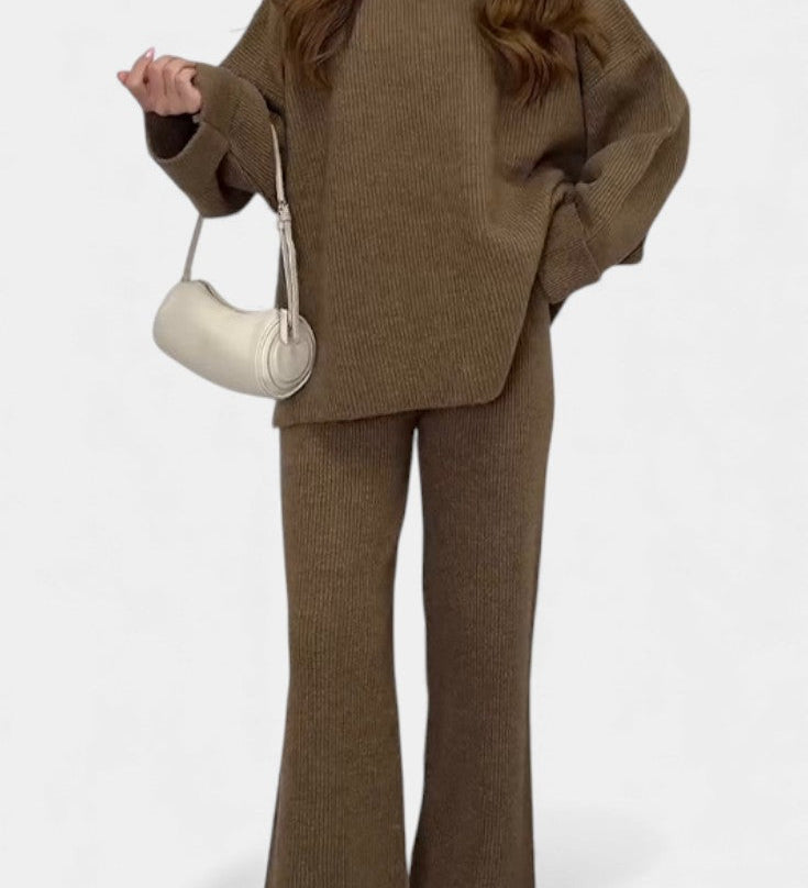 Quirina Relaxed Ensemble with Round Neckline and Flowing Pants