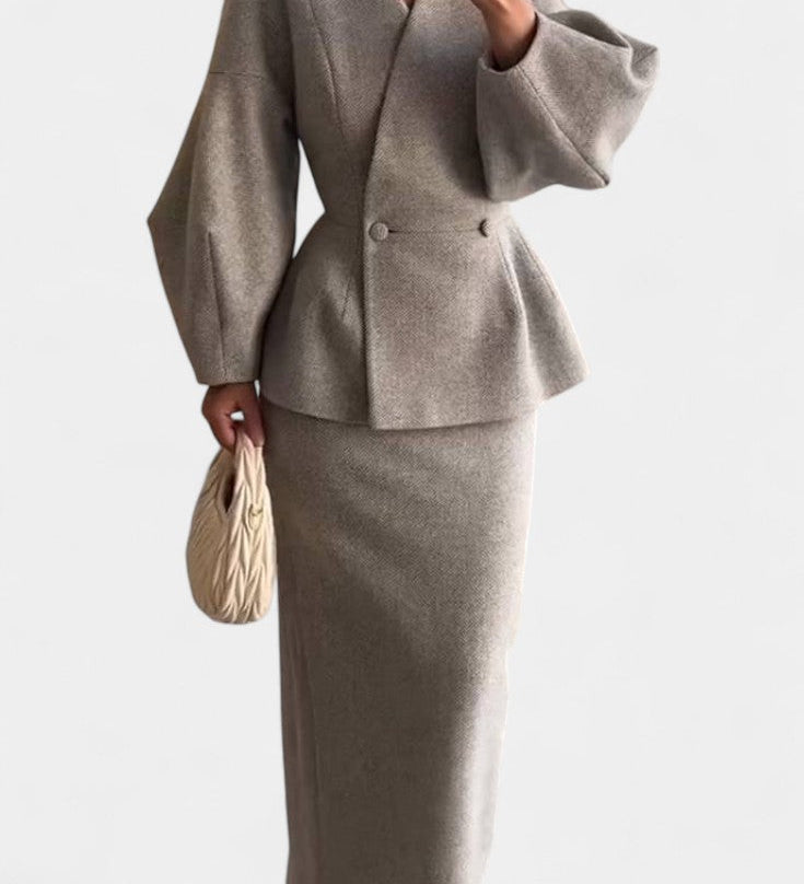 Aliénor Chic Tailored Ensemble with V-Neck and Puff Sleeves