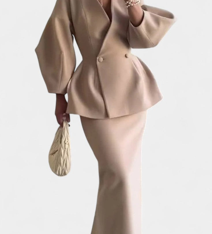 Aliénor Chic Tailored Ensemble with V-Neck and Puff Sleeves